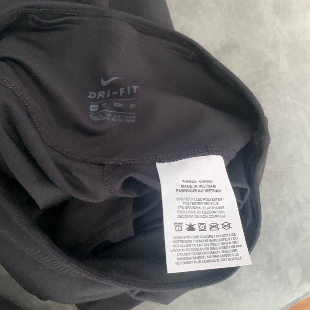 Nike capri tights size small